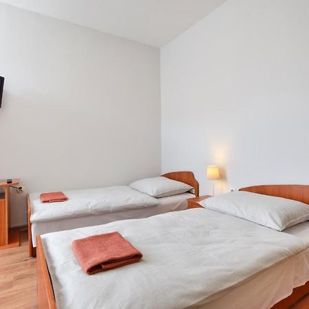 Hotel Stary Ratusz Kostomloty Exterior photo